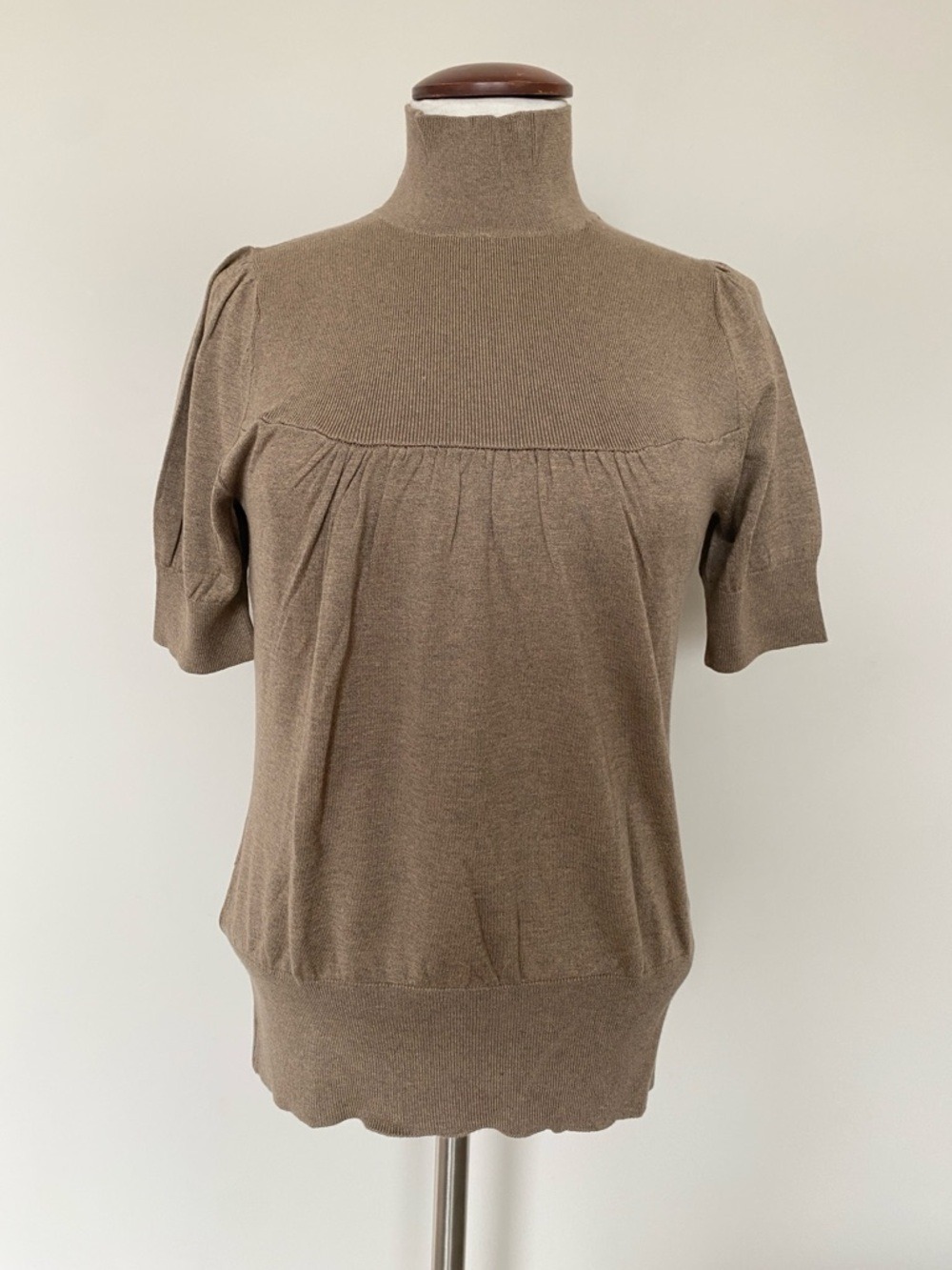 New Banana Republic Silk/Cotton blend Mock Neck Short Sleeve Sweater Tan Sz L